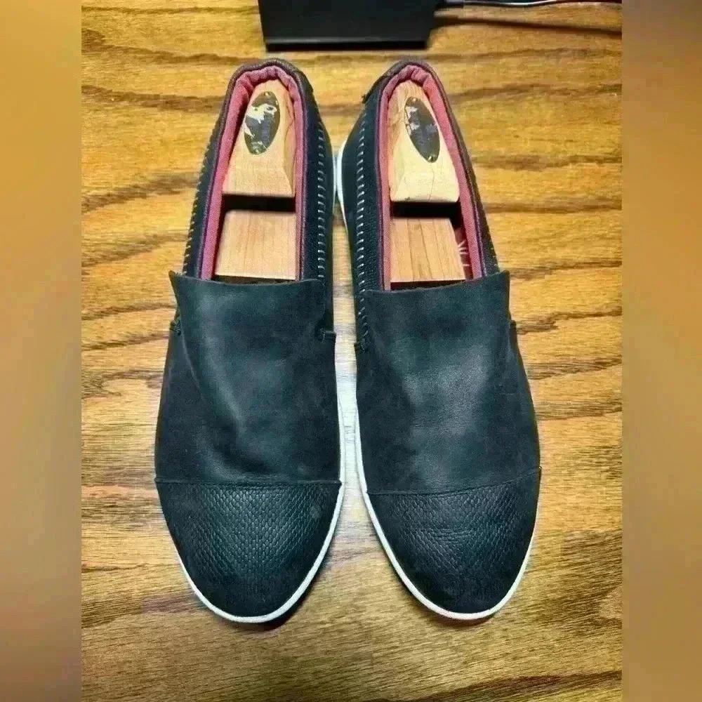 Olukai Alohi Slip Ons, Size 10
